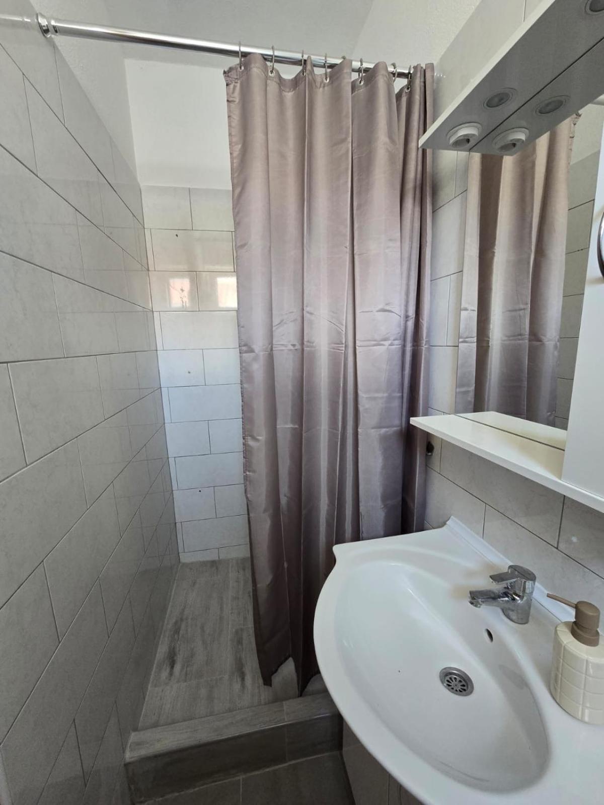 Apartmani Mlinar9 #2 Gornji Karin Kültér fotó